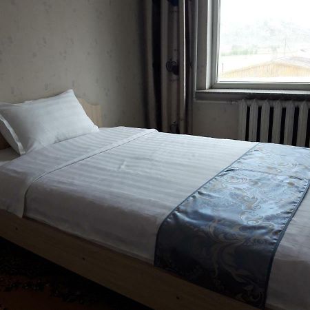 Bulbul Jamak Travel Hostel Ölgij Exteriör bild